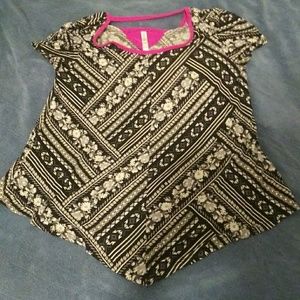 Cute, flowy blouse.